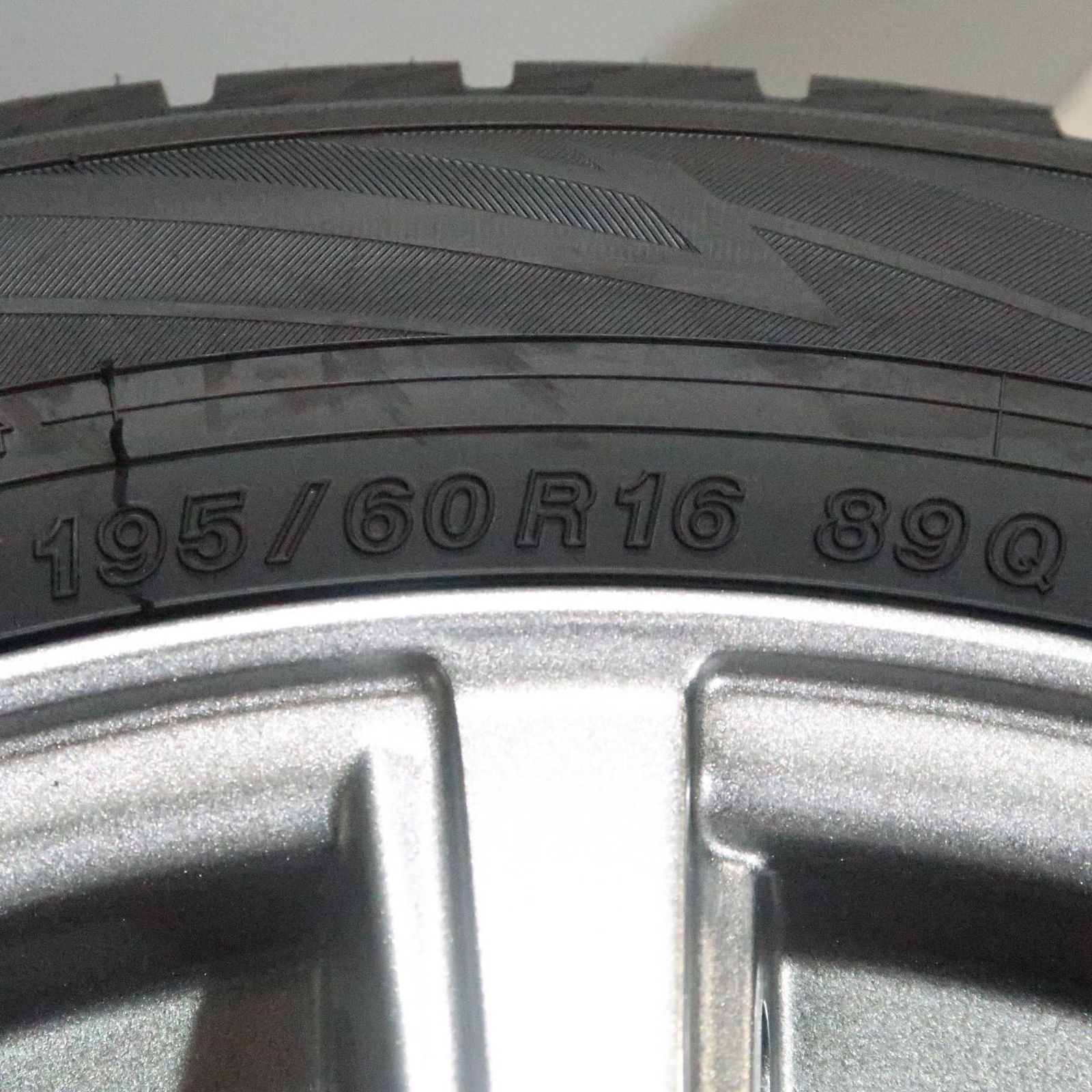 ニッサン シルフィ B17系 等 4本 社外 16インチ 6.5J +38 5H PCD 114.3 スタッドレス 未使用 ヨコハマ アイスガード IG70 2025年 195/60R16