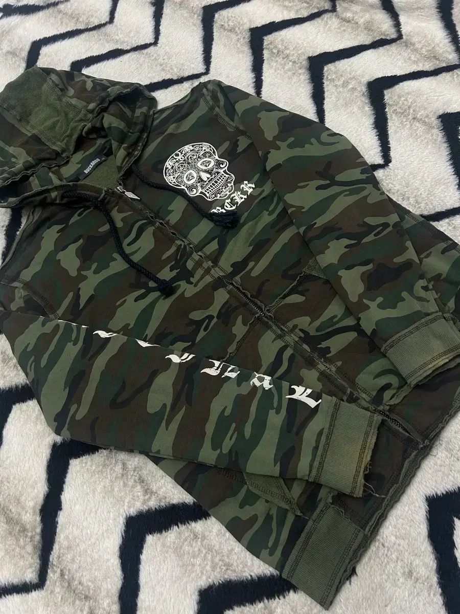 XL バックルー カモフラ グランジ スカル WHO ジップアップ
