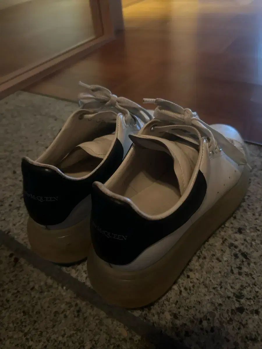 Alexander McQueen オーバーソール スニーカー 白黒