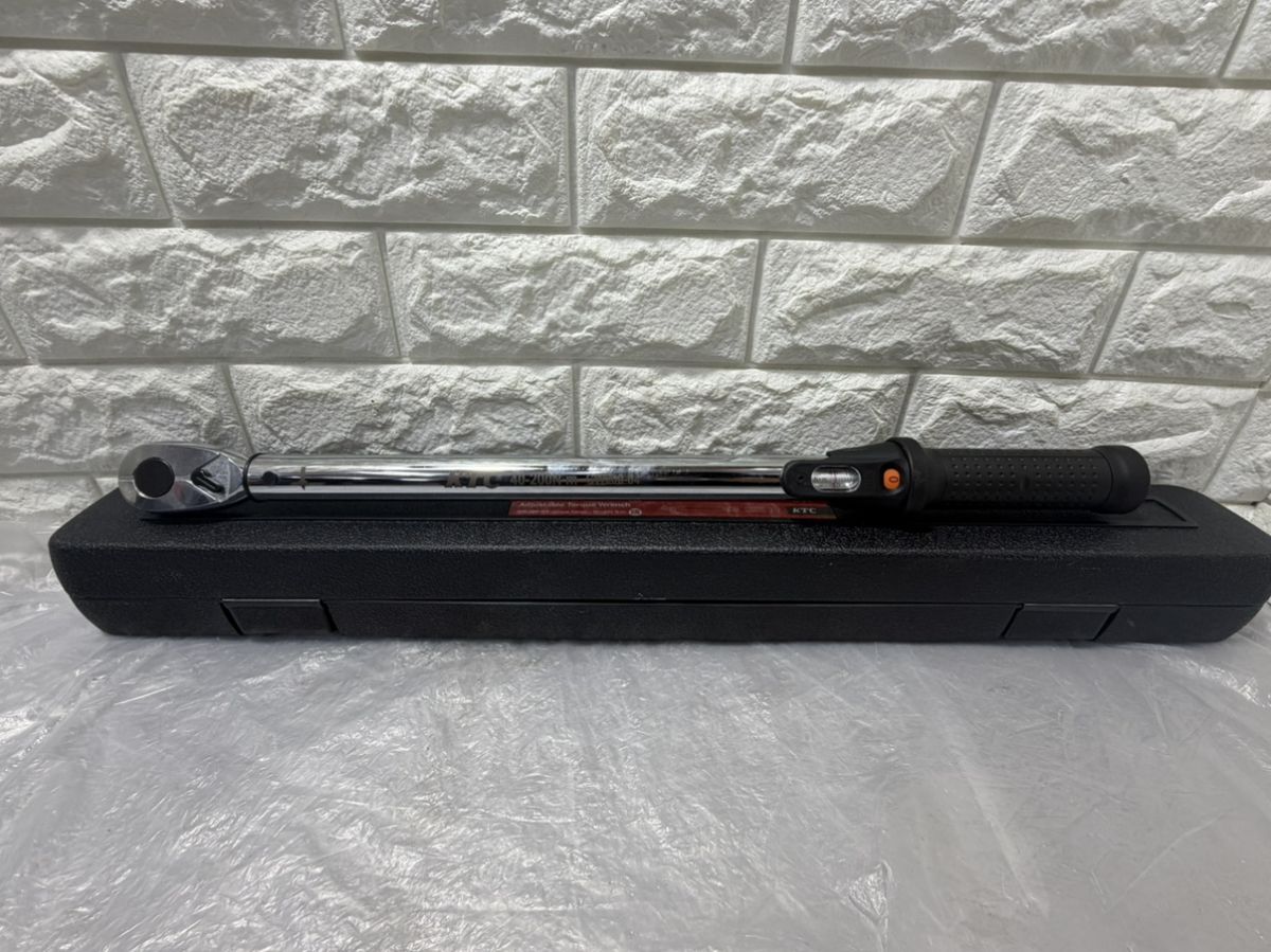 KTC 京都機械工具 12.7SQ 36ギア プレセット型トルクレンチ トルク範囲40-200Nm ロック機構付 GW200-04【中古】