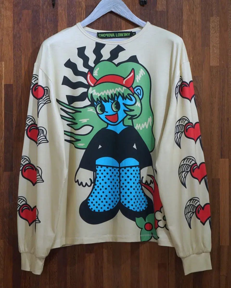 초포바로위나 24SS 레이디 IN LOVE Tシャツ