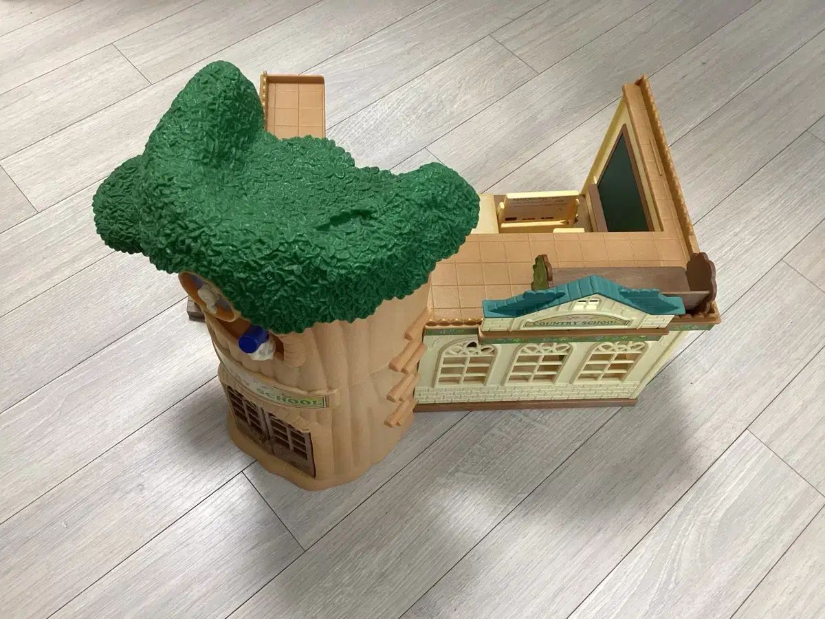 シルバニアファミリー 木の学校 出品
