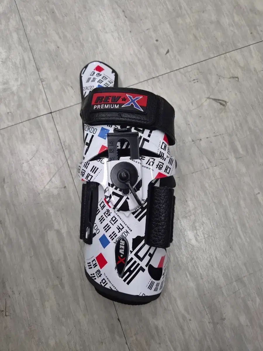 中古 ボーリングサポーター レブエクス プレミアム COBRA (コブラ) M 右手用