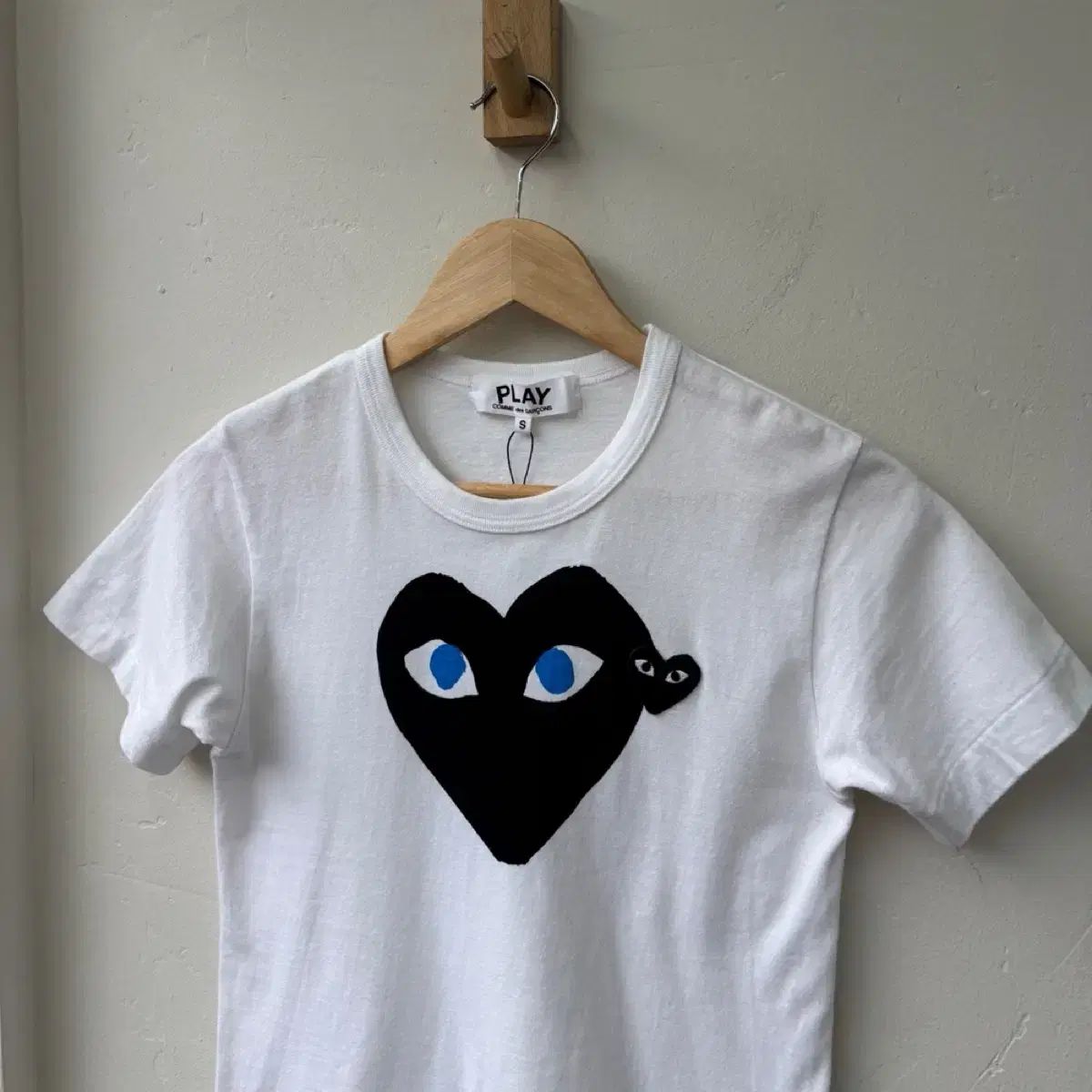17321 - コム・デ・ギャルソン ブラック ワッペン 半袖 Tシャツ