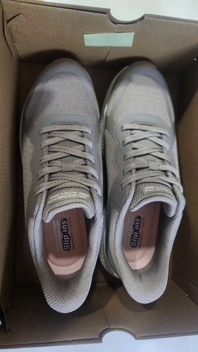SKECHERS スケッチャーズ スリップインズ スニーカー ベージュ カラー 245 (新品)