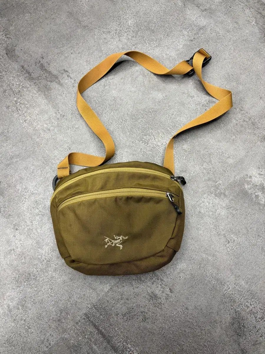 ARC'TERYX アークテリクス マンティス クロスバッグ コヨーテ ブラウン