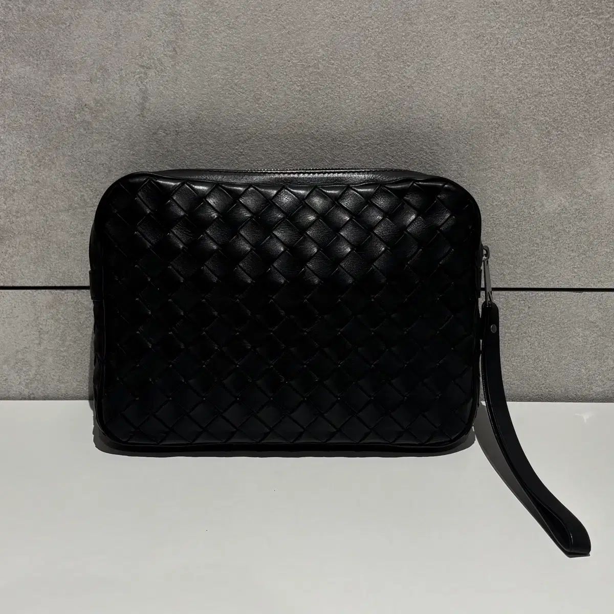 BOTTEGA VENETA ボッテガ・ヴェネタ イントレチャート スタンディング ストラップ クラッチバッグ