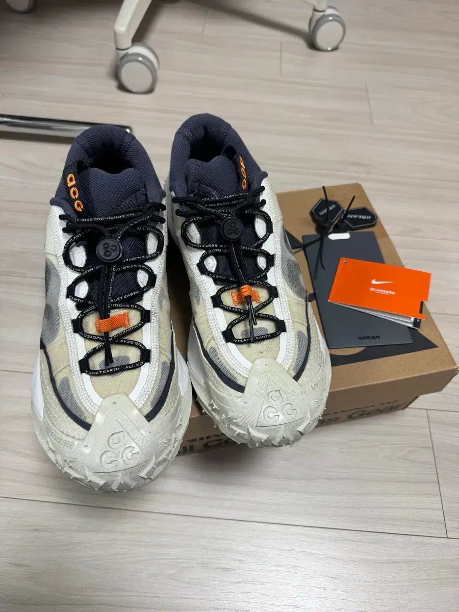 ナイキ ACG マウンテン フライ 2 サミット 白 270