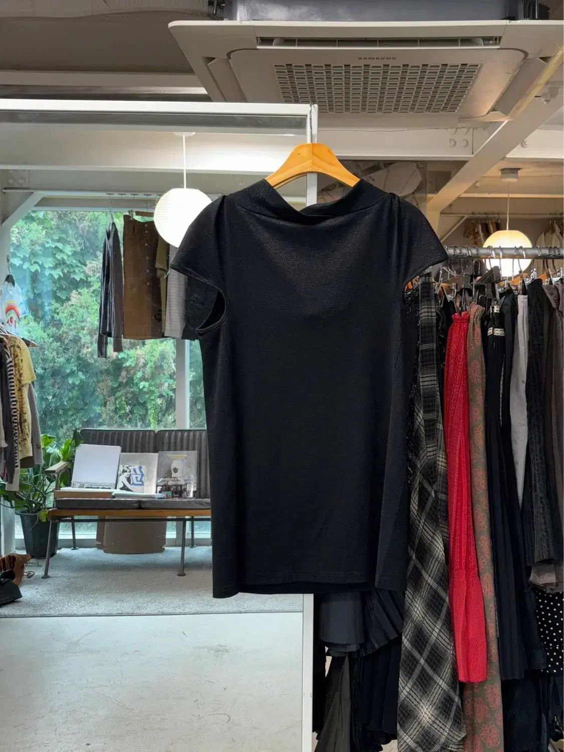 マークバイマークジェイコブス カウルネックTシャツ