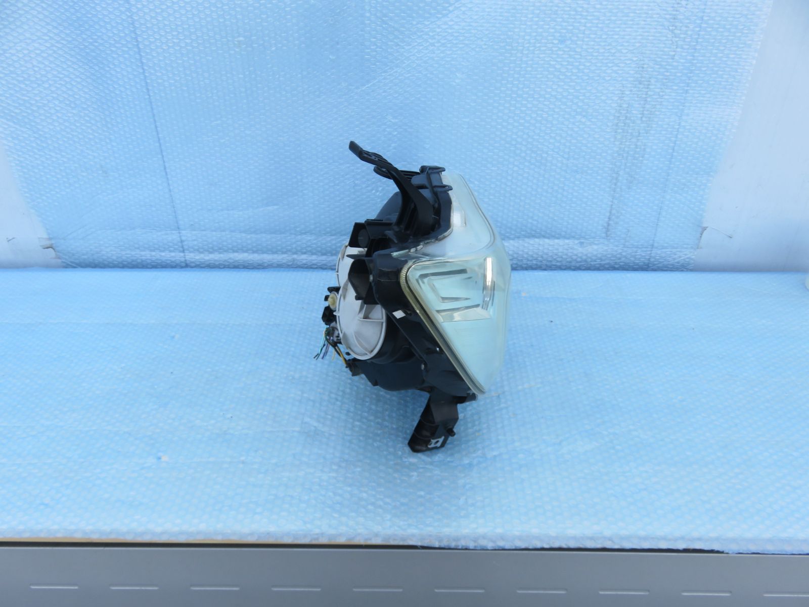 ☆SFC6878/綺麗/点灯OK 日産 C26 NC26 HC26 FC26 セレナ 純正 右 HID