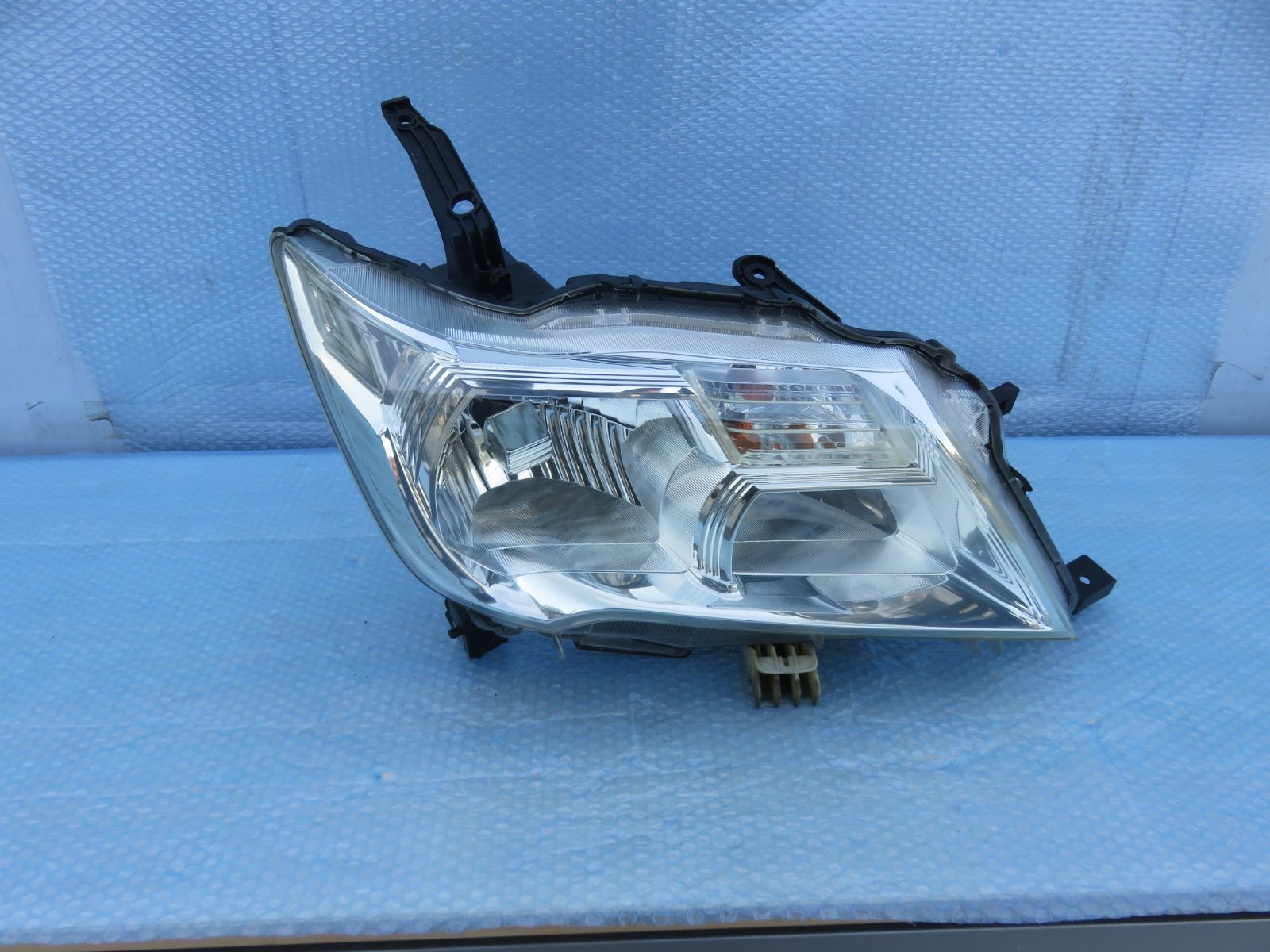 ☆SFC6878/綺麗/点灯OK 日産 C26 NC26 HC26 FC26 セレナ 純正 右 HID