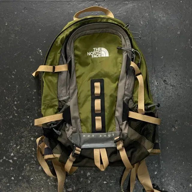 THE NORTH FACE ザノースフェイス 핫샷 カーキ バックパック