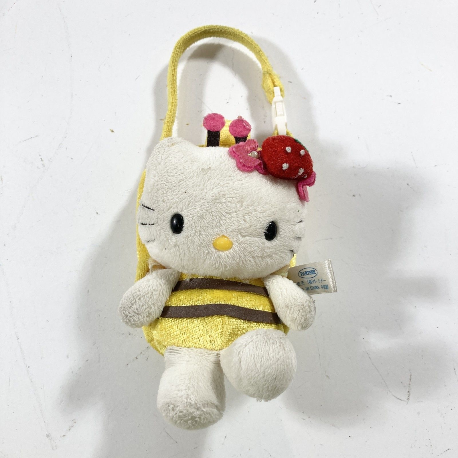 ★ 希少 Sanrio サンリオ HELLO KITTY ハローキティ マスコットポーチ ぬいぐるみ ミツバチ いちご フラワー刺繍 レトロ 現状品