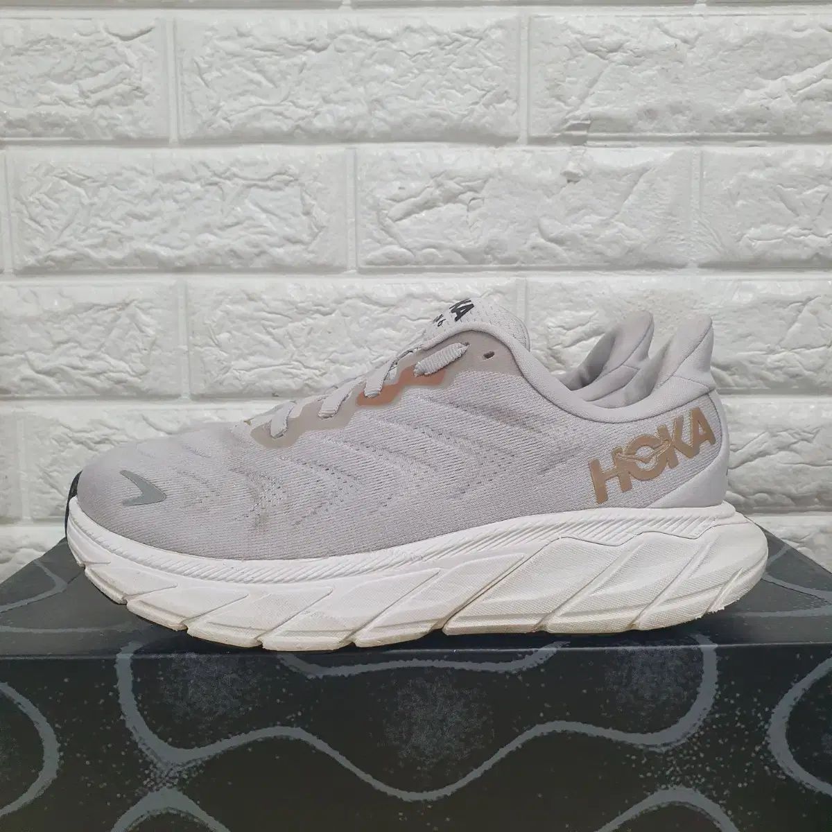 HOKA ONE ONE ホカオネオネ カワナ 2 ライト グレー ピンク
