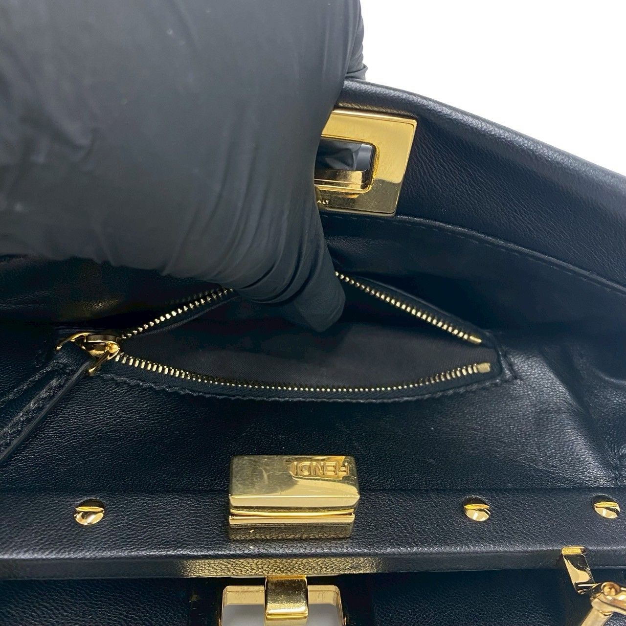 極 美品 FENDI フェンディ ピーカブー ミニ ターンロック ロゴ 金具