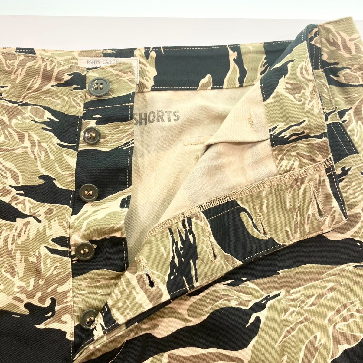 バズリクソン Buzz Rickson's GOLD TIGER PATTERNS SHORTS ゴールド