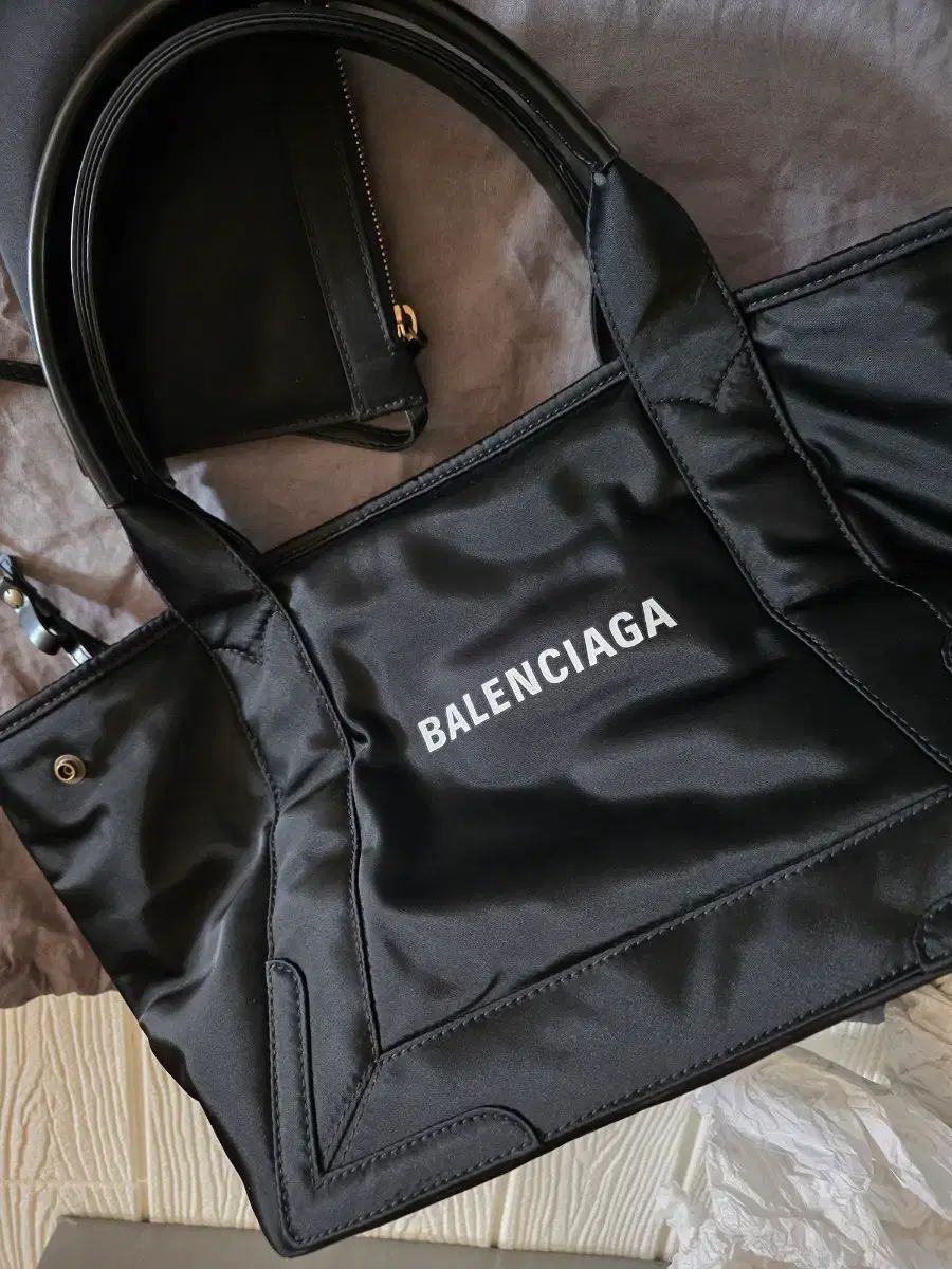 バレンシアガ カバス トートバッグ 黒 カラー 出品