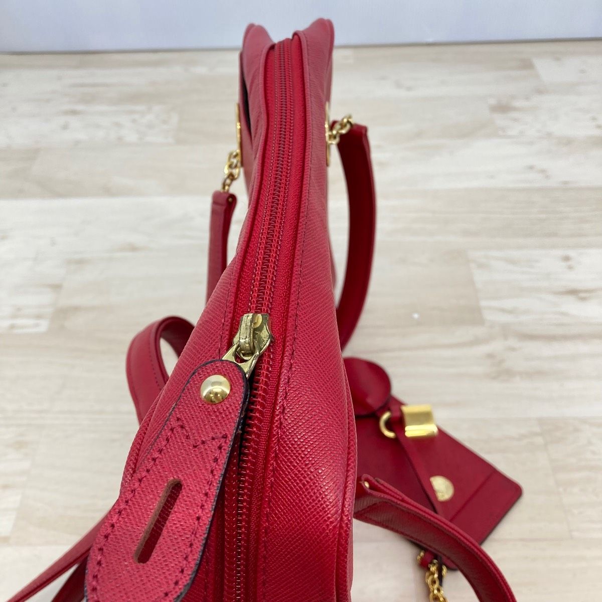 YURIE NITANI ユリエニタニ ショルダーバッグ レッド 赤 ゴールド金具