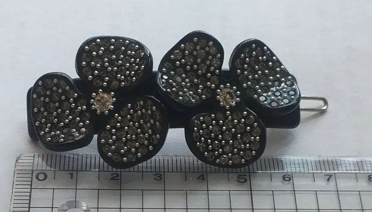 フランス オール olive（オリーブ） ツイン 花 ヘアクリップ