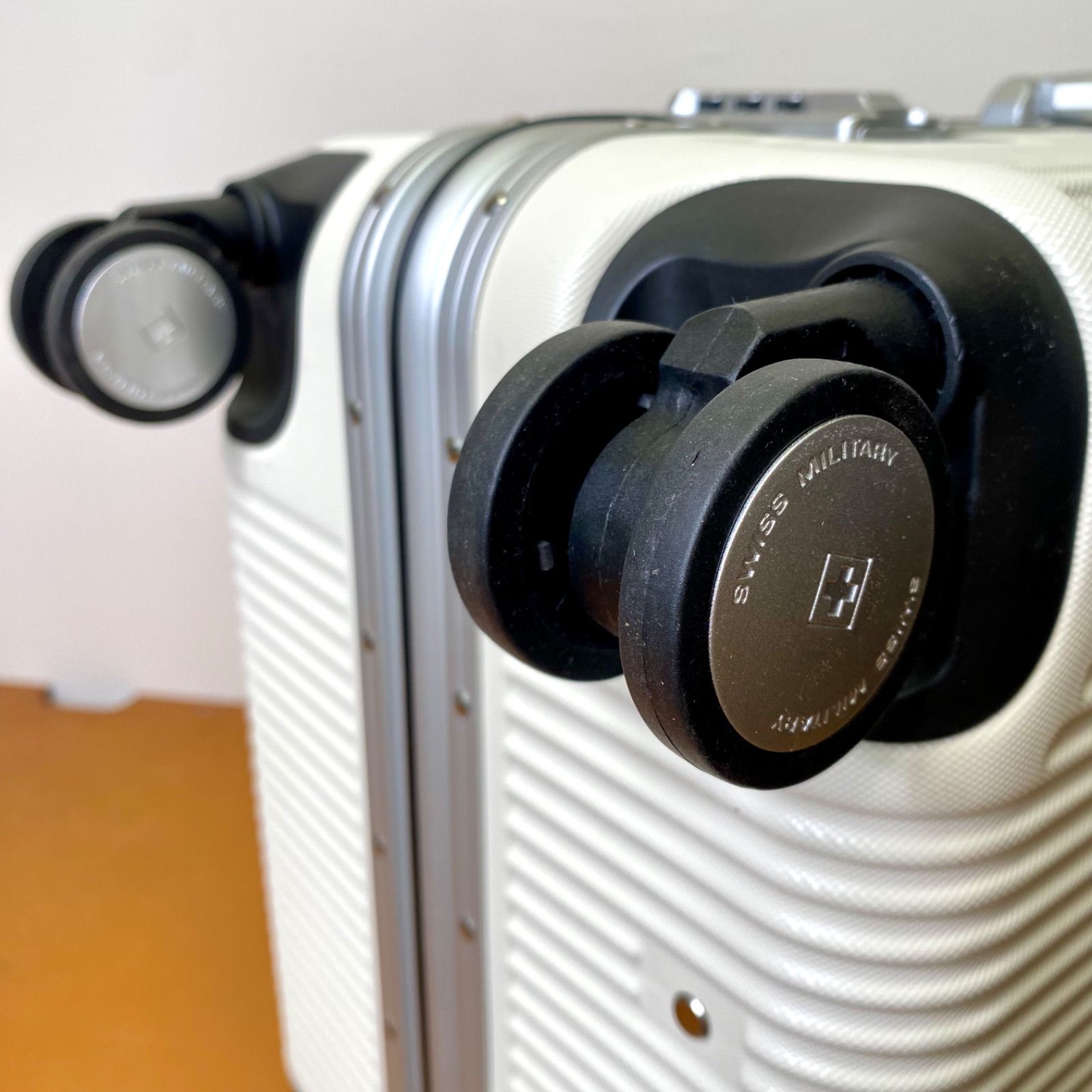 スイスミリタリー スーツケース プレミアム Cタイプ 24インチ 64L SM