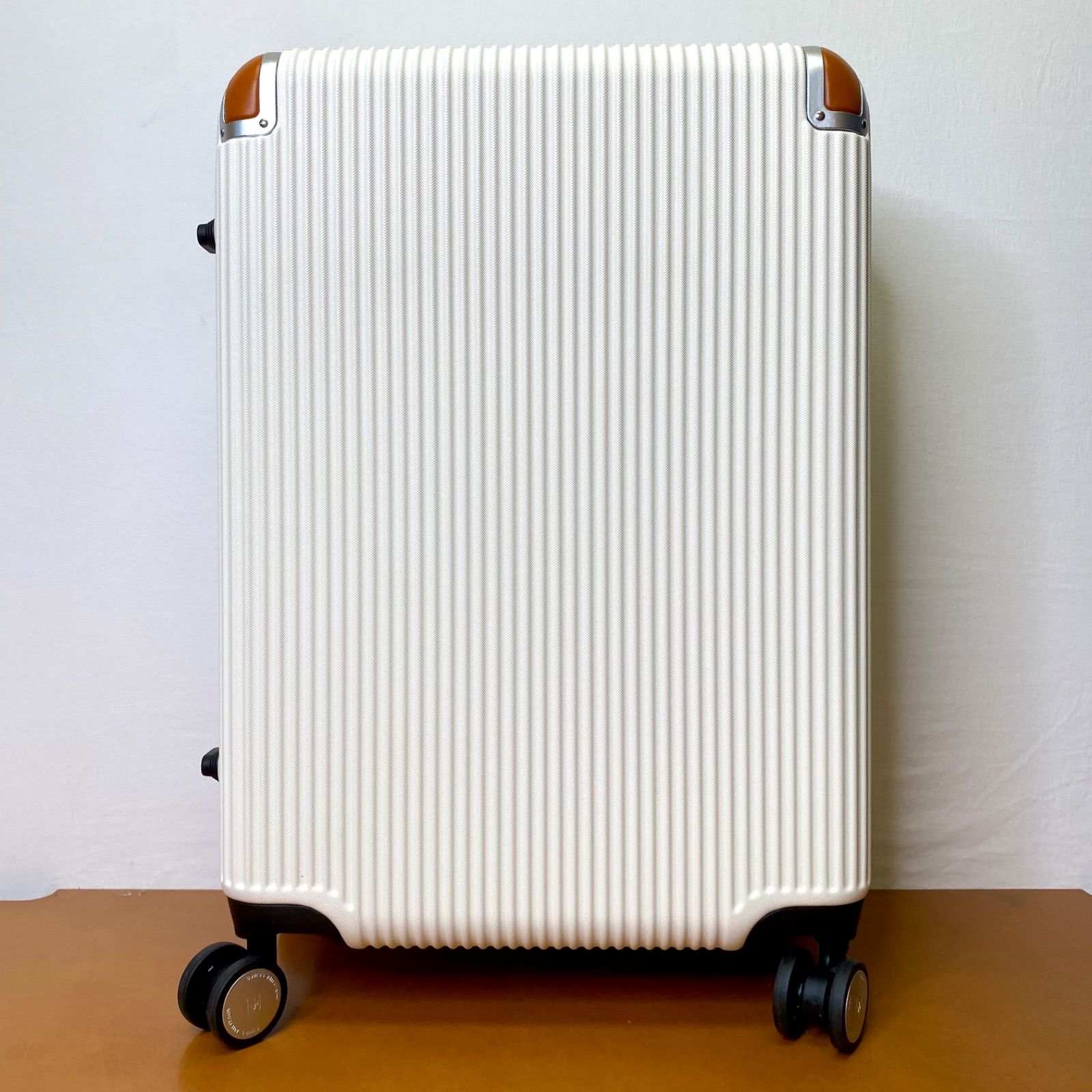 スイスミリタリー スーツケース プレミアム Cタイプ 24インチ 64L SM