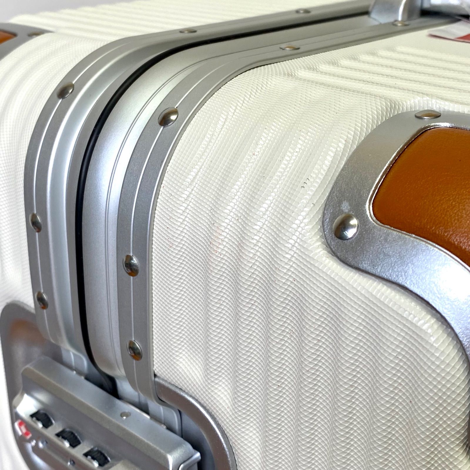 スイスミリタリー スーツケース プレミアム Cタイプ 24インチ 64L SM