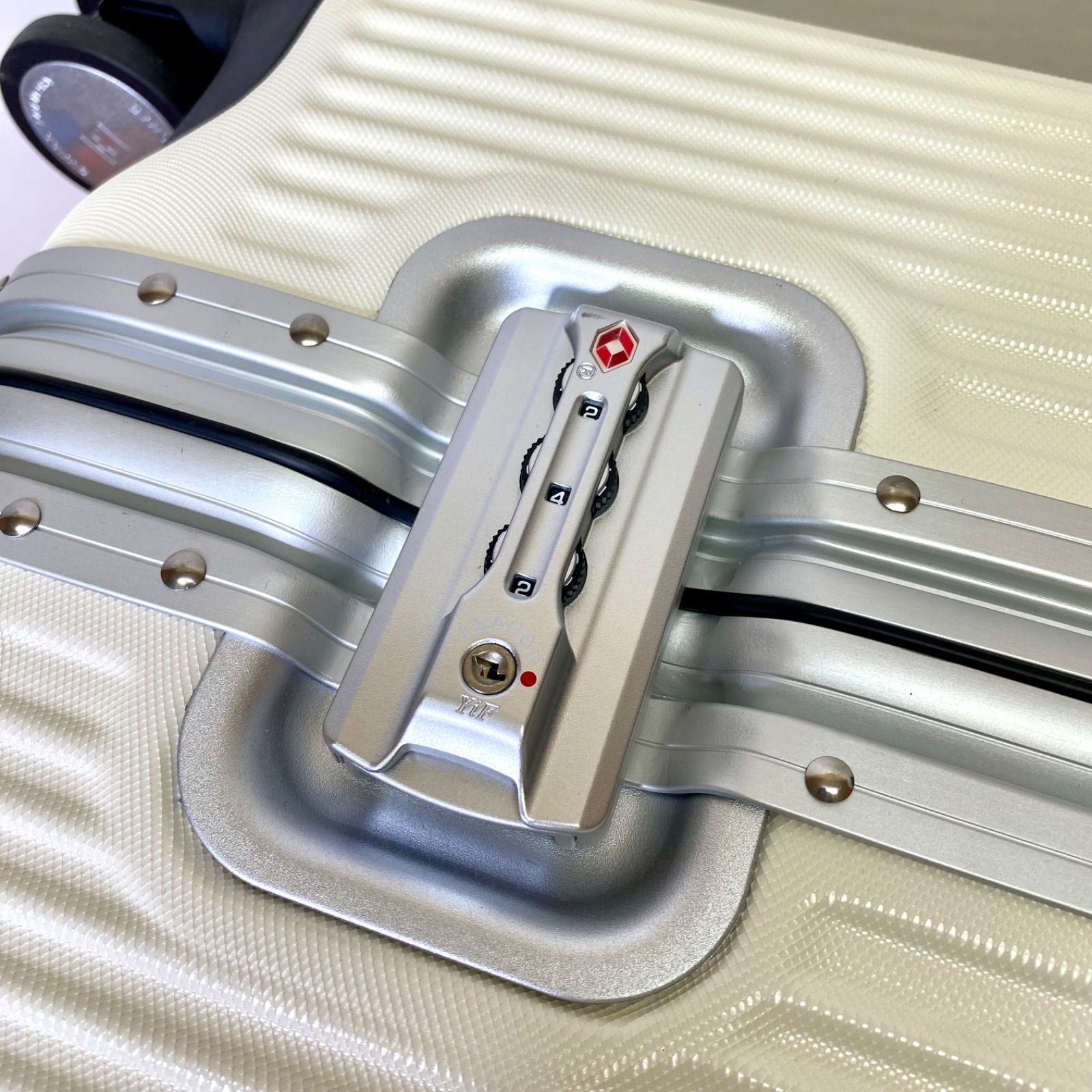スイスミリタリー スーツケース プレミアム Cタイプ 24インチ 64L SM