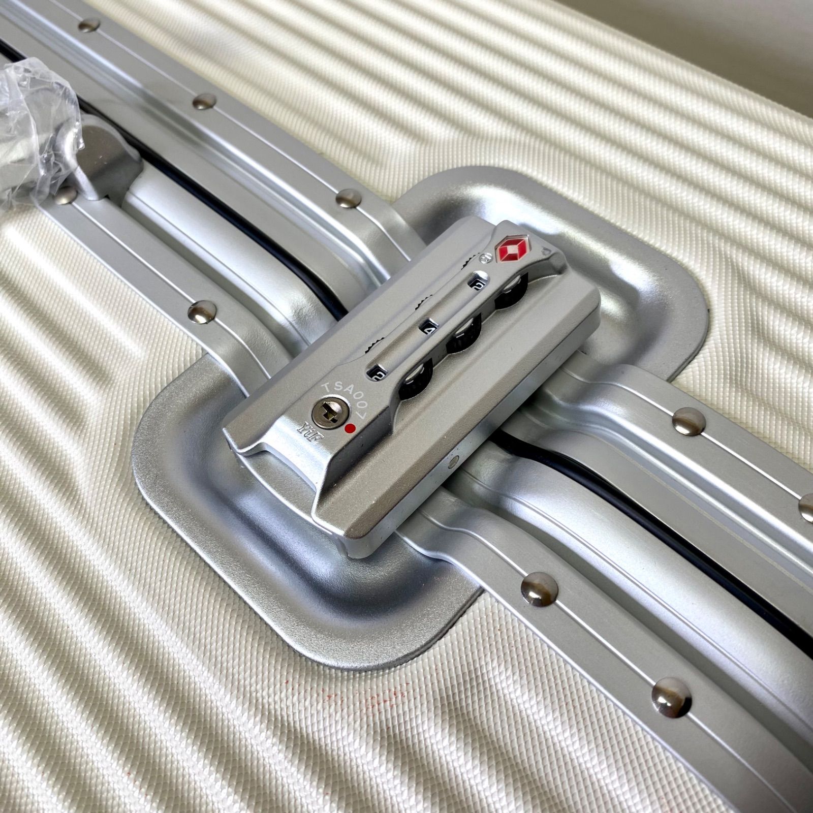 スイスミリタリー スーツケース プレミアム Cタイプ 24インチ 64L SM