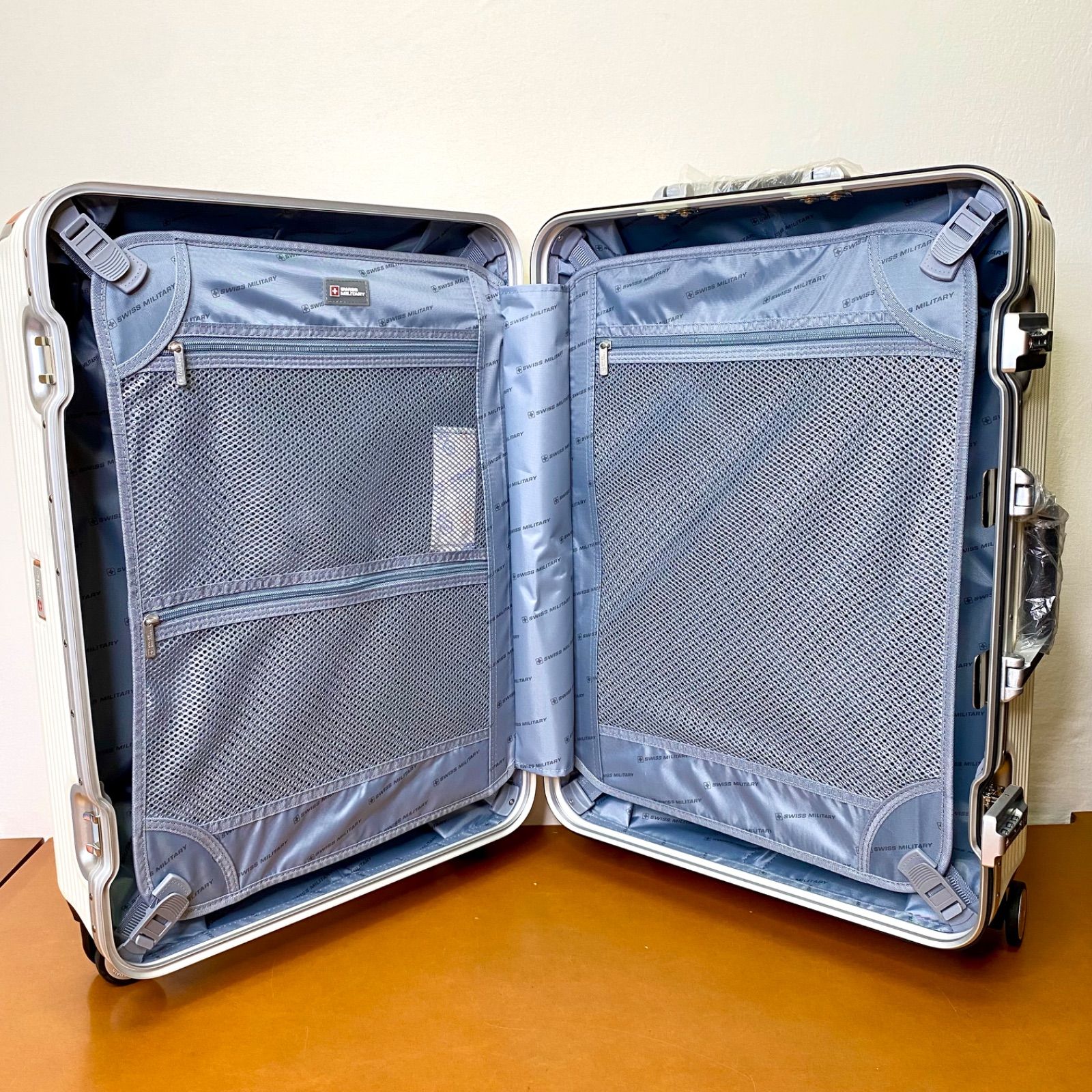 スイスミリタリー スーツケース プレミアム Cタイプ 24インチ 64L SM