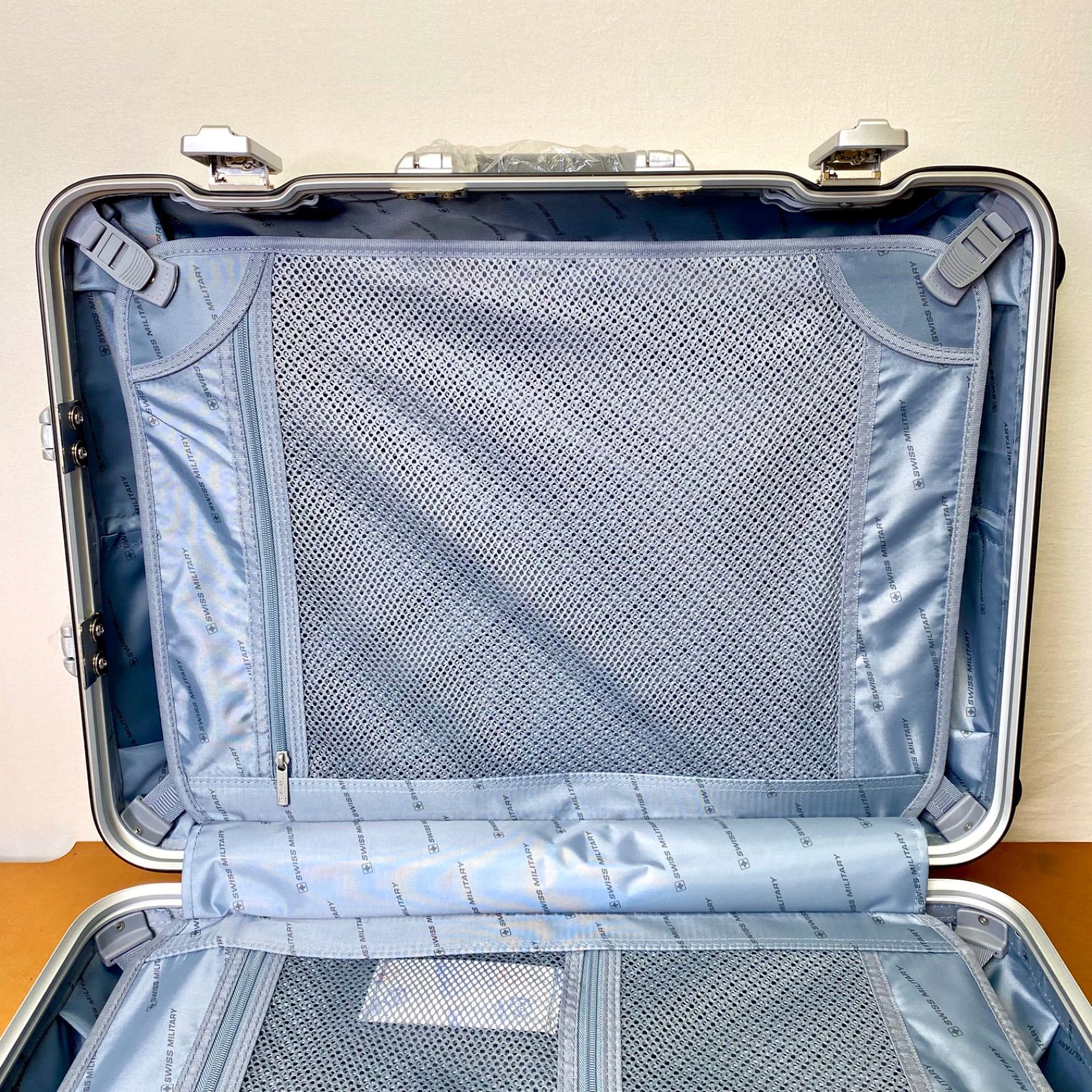 スイスミリタリー スーツケース プレミアム Cタイプ 24インチ 64L SM
