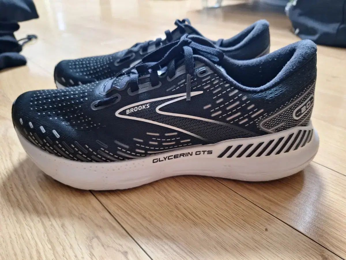 BROOKS (ブルックス) グリセリン GTS 20 ブラック ランニングシューズ 270mm