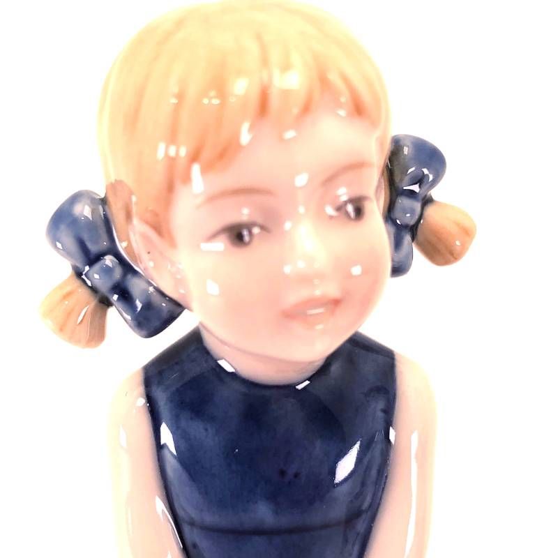 ロイヤルコペンハーゲン　男の子と女の子のフィギュア　2000年箱無し 美品】Royal Copenhagen ロイヤルコペンハーゲン／女の子 男の子