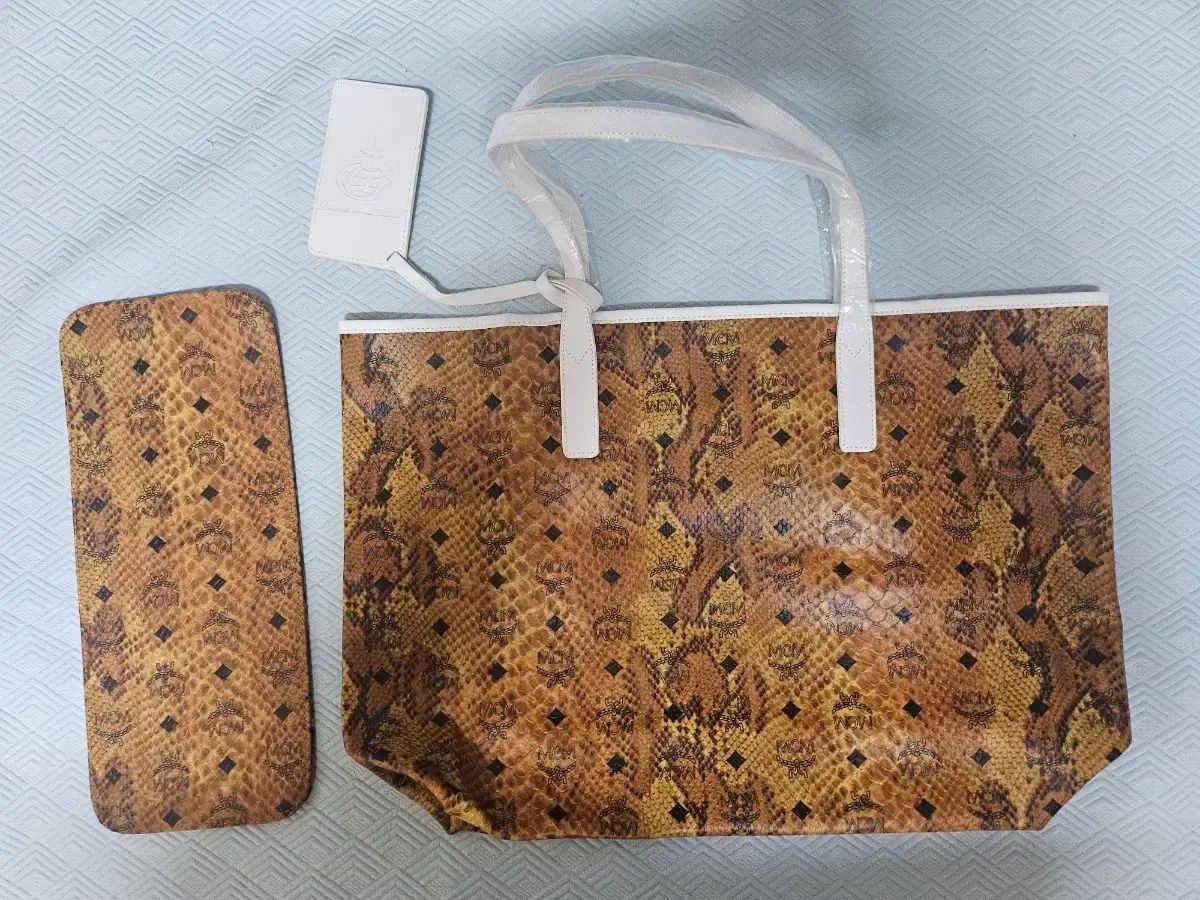 MCM トートバッグ (新 商品+配送費込み)