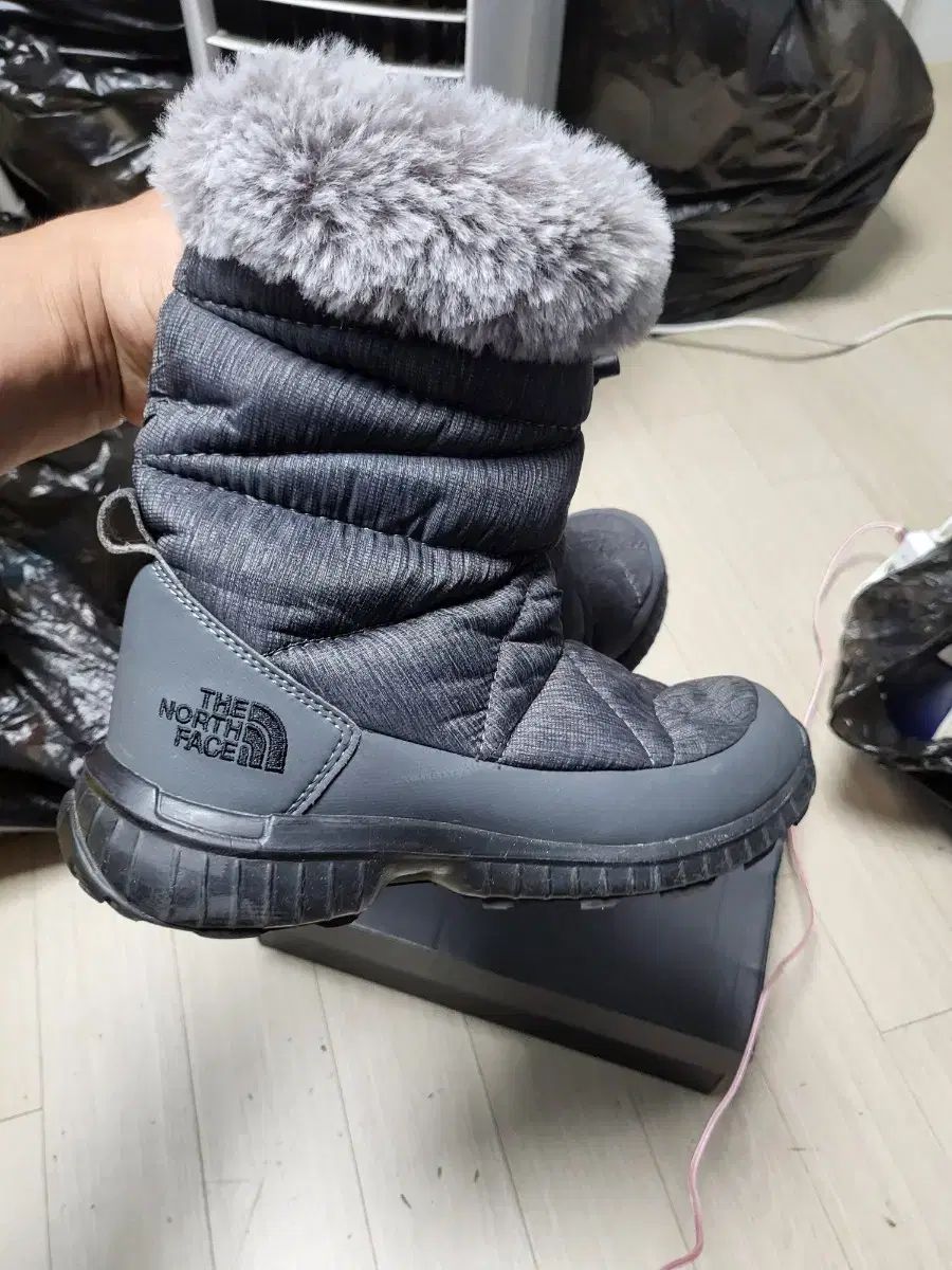 THE NORTH FACE ザノースフェイス レディース グースダウン 防寒 ブーツ グレー 220mm 状態: 傷なし、良し