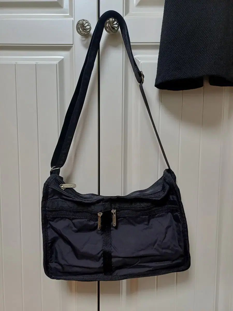 LeSportsac リサイクルド ブラック デラックス エブリデイバッグ