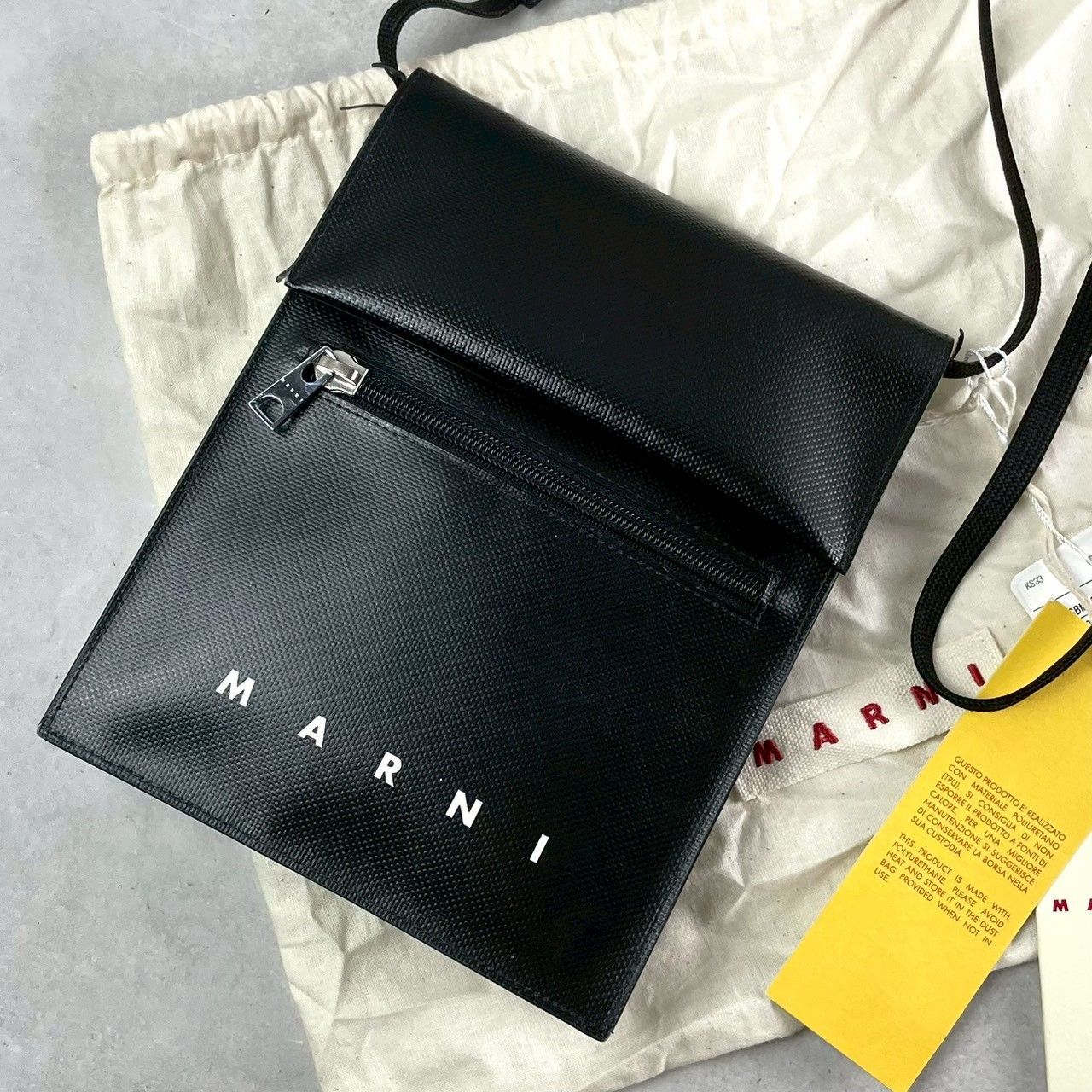 未使用級✨現行✨MARNI マルニ トライベッカ シューレースストラップ付ポーチ　ショルダーバッグ クロスショルダー 斜め掛け サコッシュ ポシェット　定価94,600円 ブラック 黒 フロントロゴ