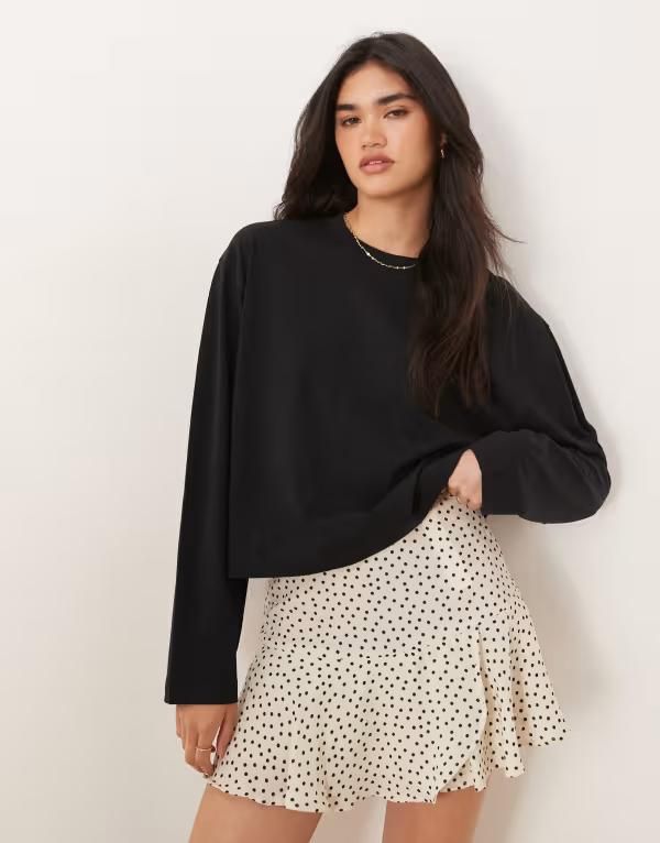 エイソス レディース トップス Tシャツ クロップド ASOS DESIGN long sleeve boxy cropped Tshirt Black ブラック