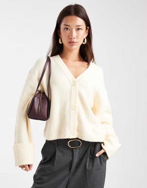 ミスセルフフリッジ レディース アウター カーディガン Vネック Miss Selfridge wide cuff V neck cardigan in buttermilk CREAM クリーム