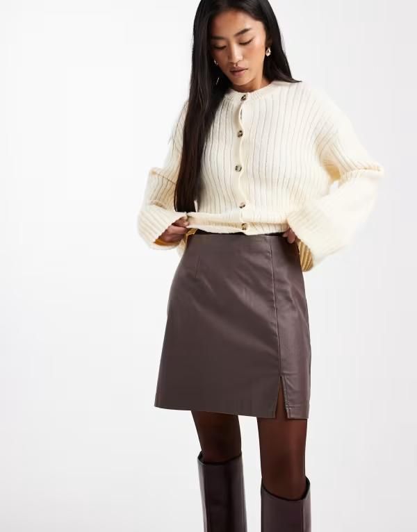 オブジェクト レディース ボトムス スカート ミニ コート レザー Object coated leatherlook mini skirt in chocolate Seal brown ブラウン