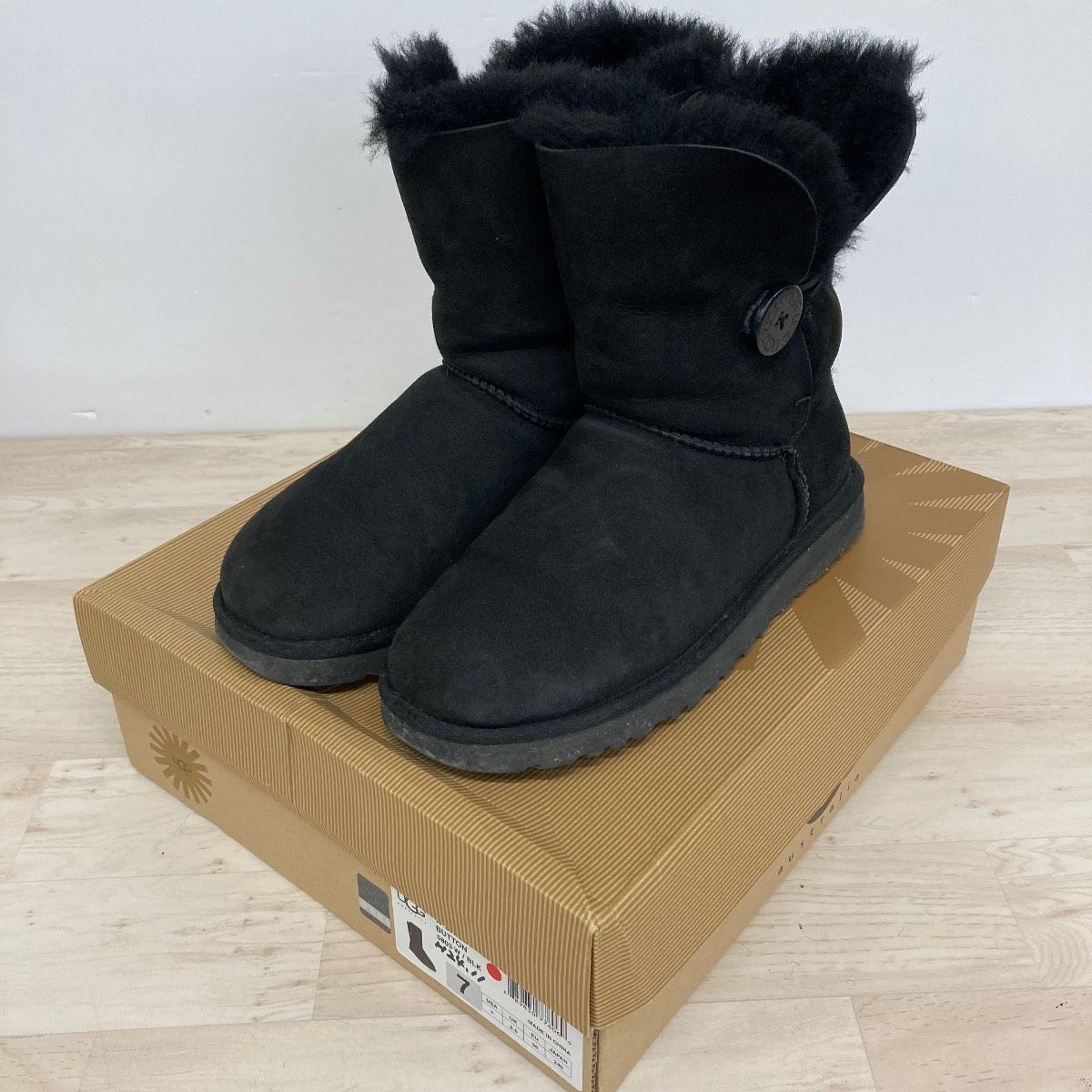 【美品】UGG ブラック ムートンブーツ ファスナー付き24cm レディース UGG ムートンブーツ ブラック 24cm(USA 7/EU 38) S/N 5803 アグ