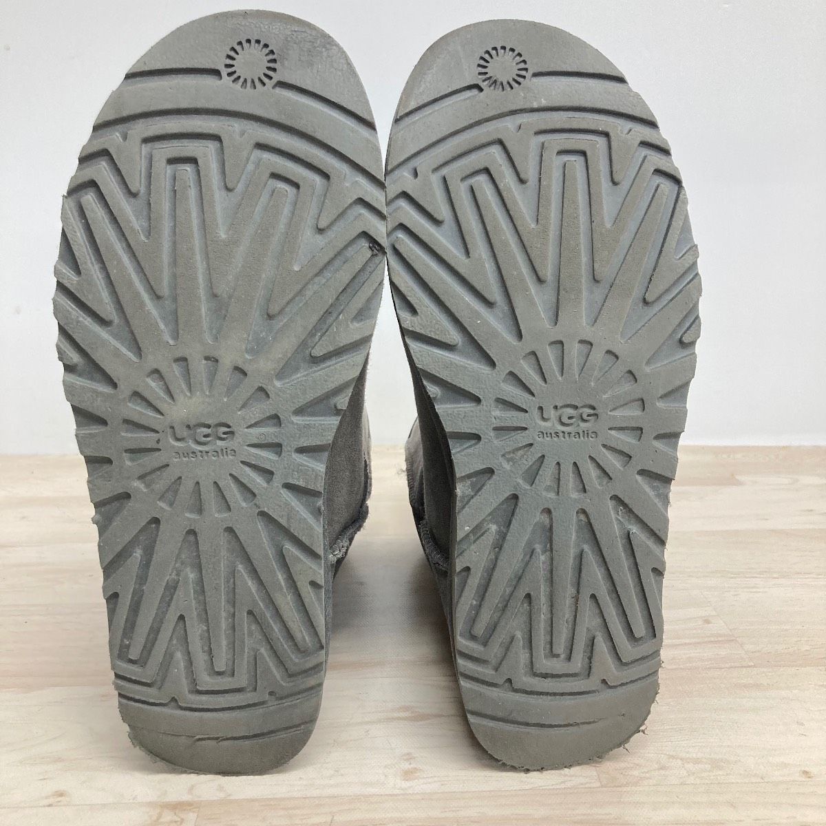 UGG australia ムートンブーツ 5825 グレー US9/UK7.5/EU40 (26cm相当