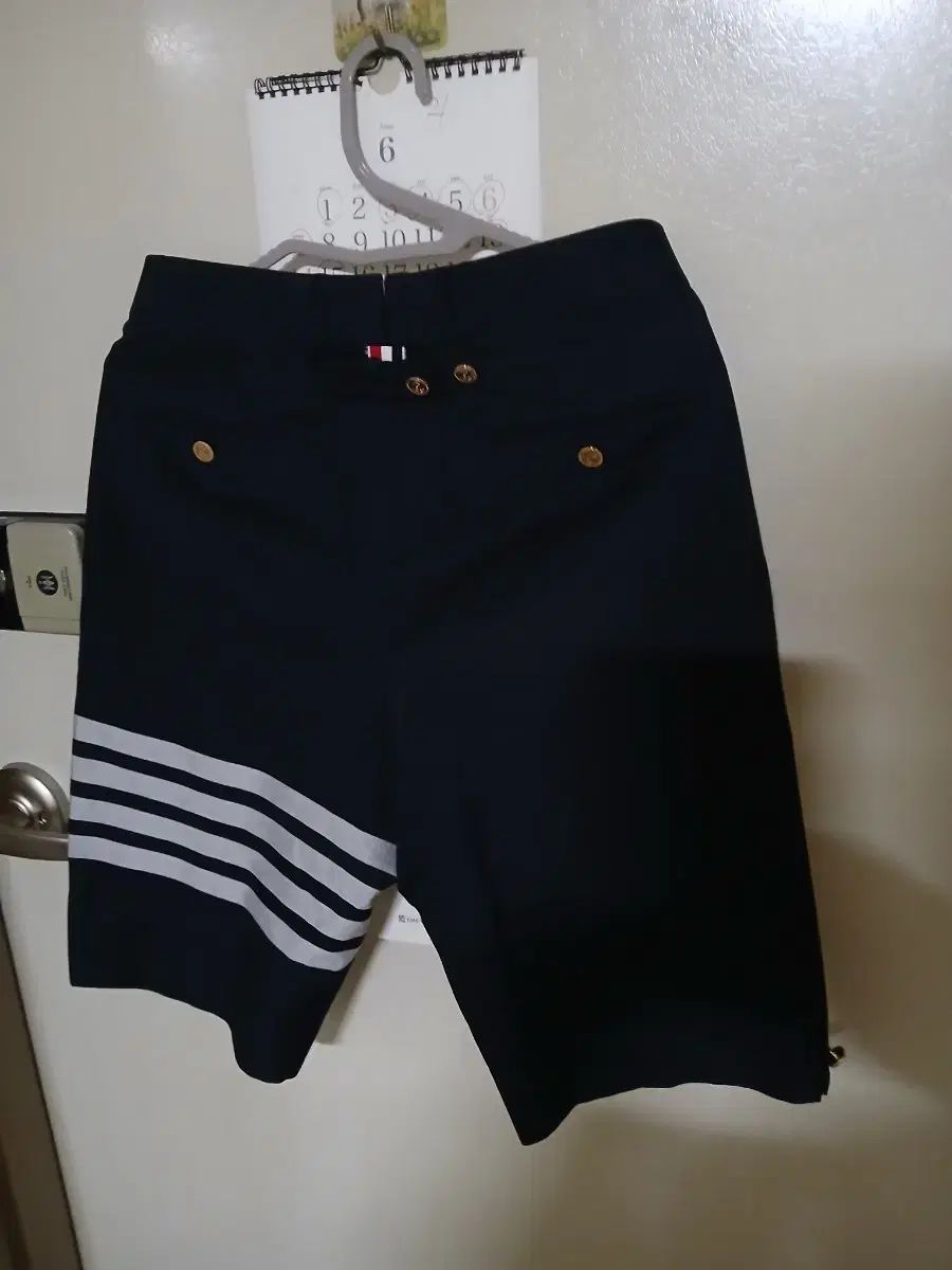 トム・ブラウン ハーフパンツ ゴールド 73,709円