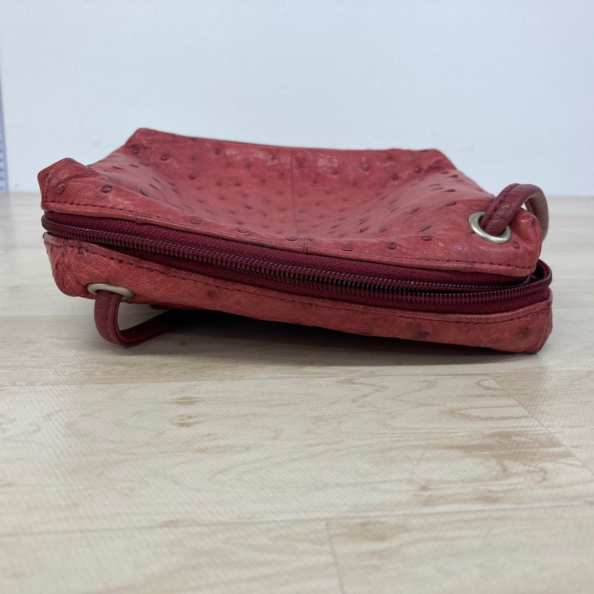 美品 オーストリッチ ショルダーバッグ/リュックサック ボルドー系 美品 オーストリッチ ショルダーバッグ/リュックサック ボルドー系
