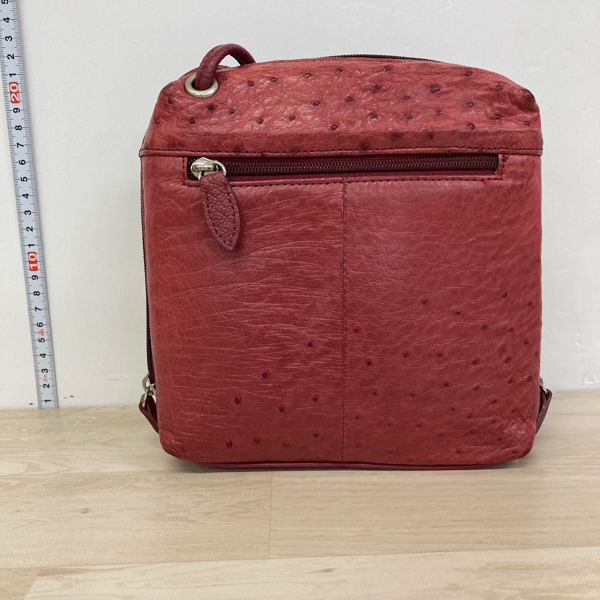 美品 オーストリッチ ショルダーバッグ/リュックサック ボルドー系 美品 オーストリッチ ショルダーバッグ/リュックサック ボルドー系