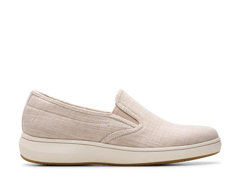クラークス レディース シューズ スリッポン・ローファー ClarksCloudsteppers Breezesky Zoe SlipOn Sand サンド