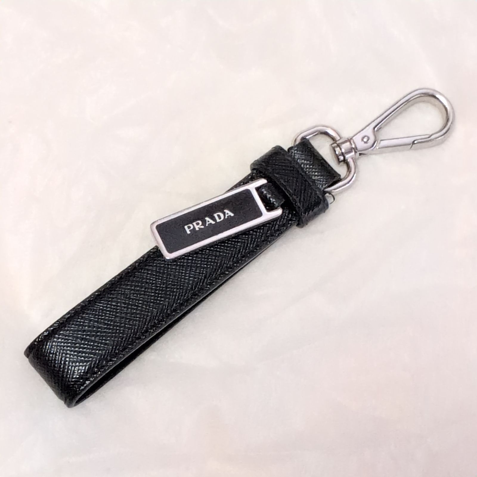 人気✨PRADA プラダ チャーム キーホルダー ロゴ ストラップ レザー