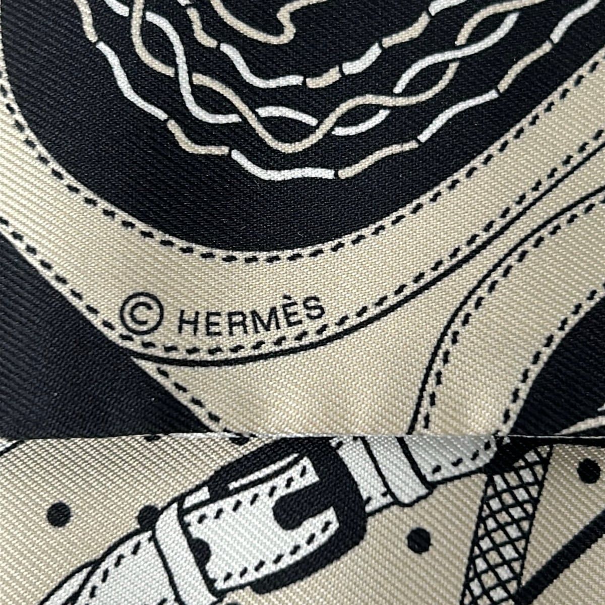 HERMES(エルメス) スカーフ美品 ツイリー グレージュ×ノワール（黒