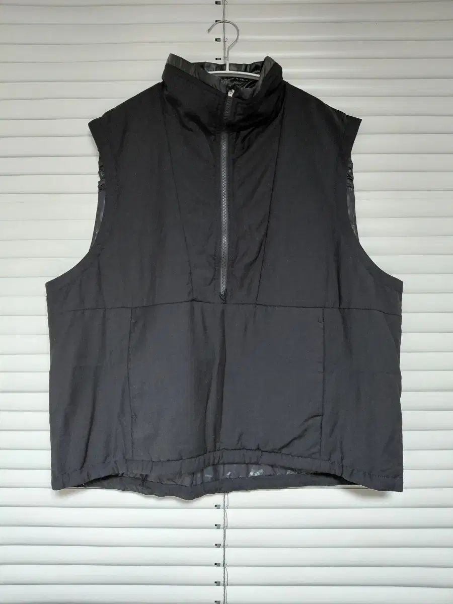 2 SandWaterr RESEARCHED LIGHT PUFF VEST