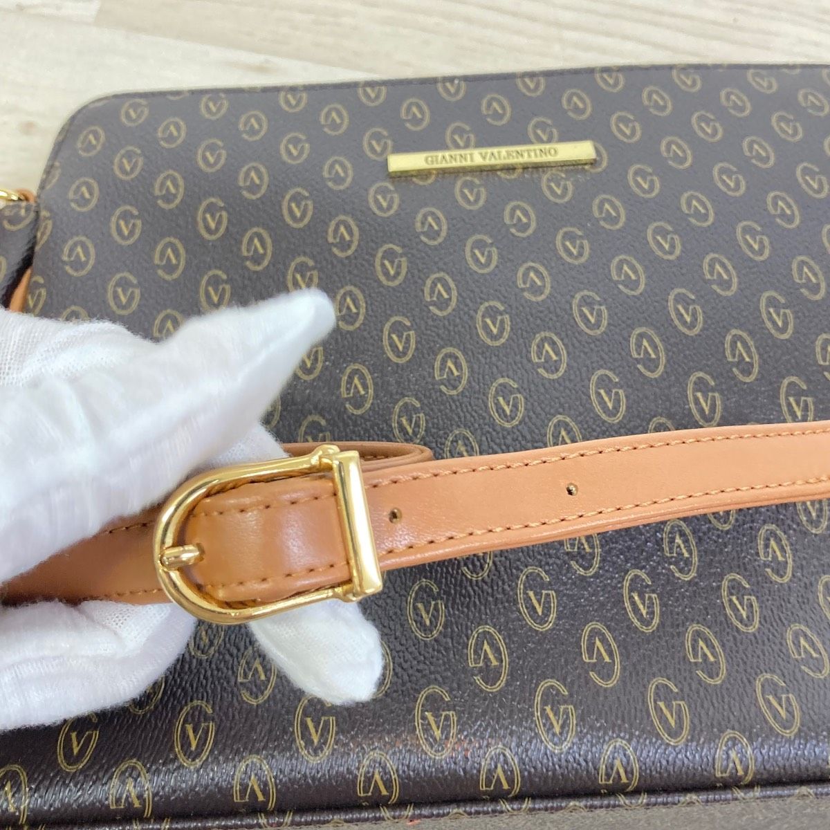ブラウンロゴパターンショルダーバッグ GIANNI VALENTINO ジャンニバレンチノ ショルダーバッグ ダーク