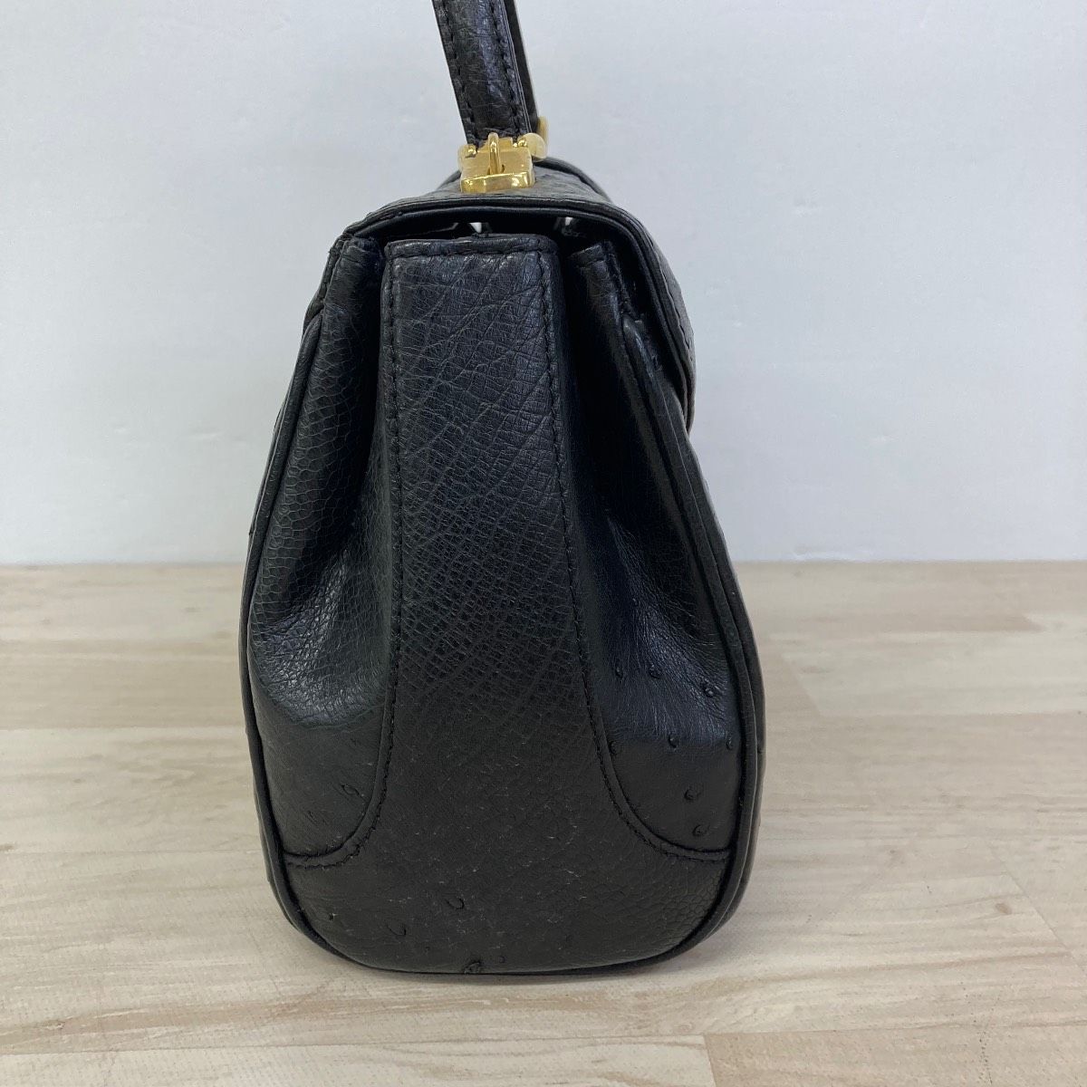 オーストリッチ ハンドバッグ ブラック / 黒 ゴールド金具